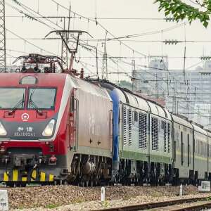 Z138附挂DF11G0150+0149前往乌鲁木齐