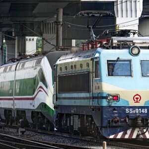 SS8回送广铁CR200J动力车